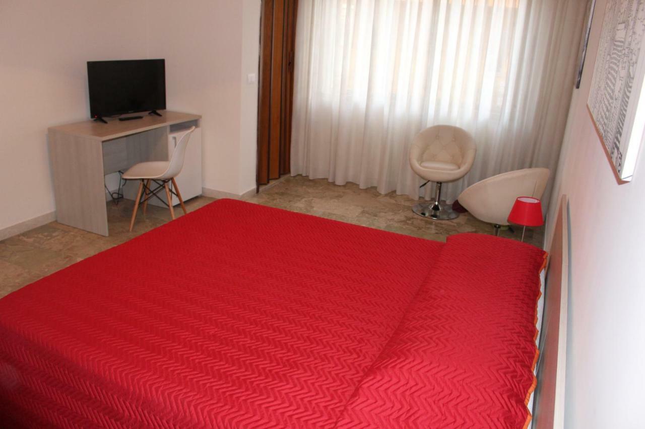 Sant'Adriana Apartment เรจโจ ดี คาลาเบีย ภายนอก รูปภาพ