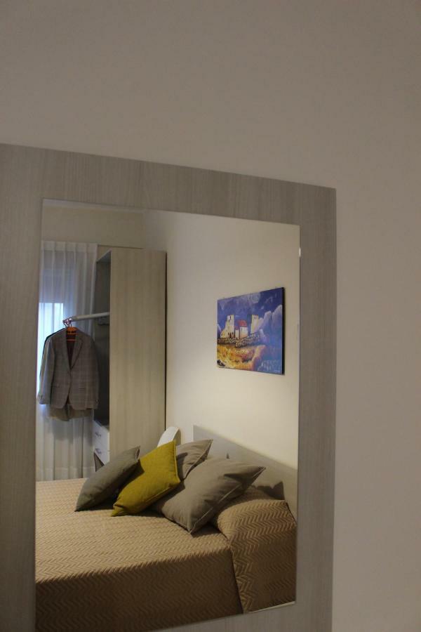 Sant'Adriana Apartment เรจโจ ดี คาลาเบีย ภายนอก รูปภาพ
