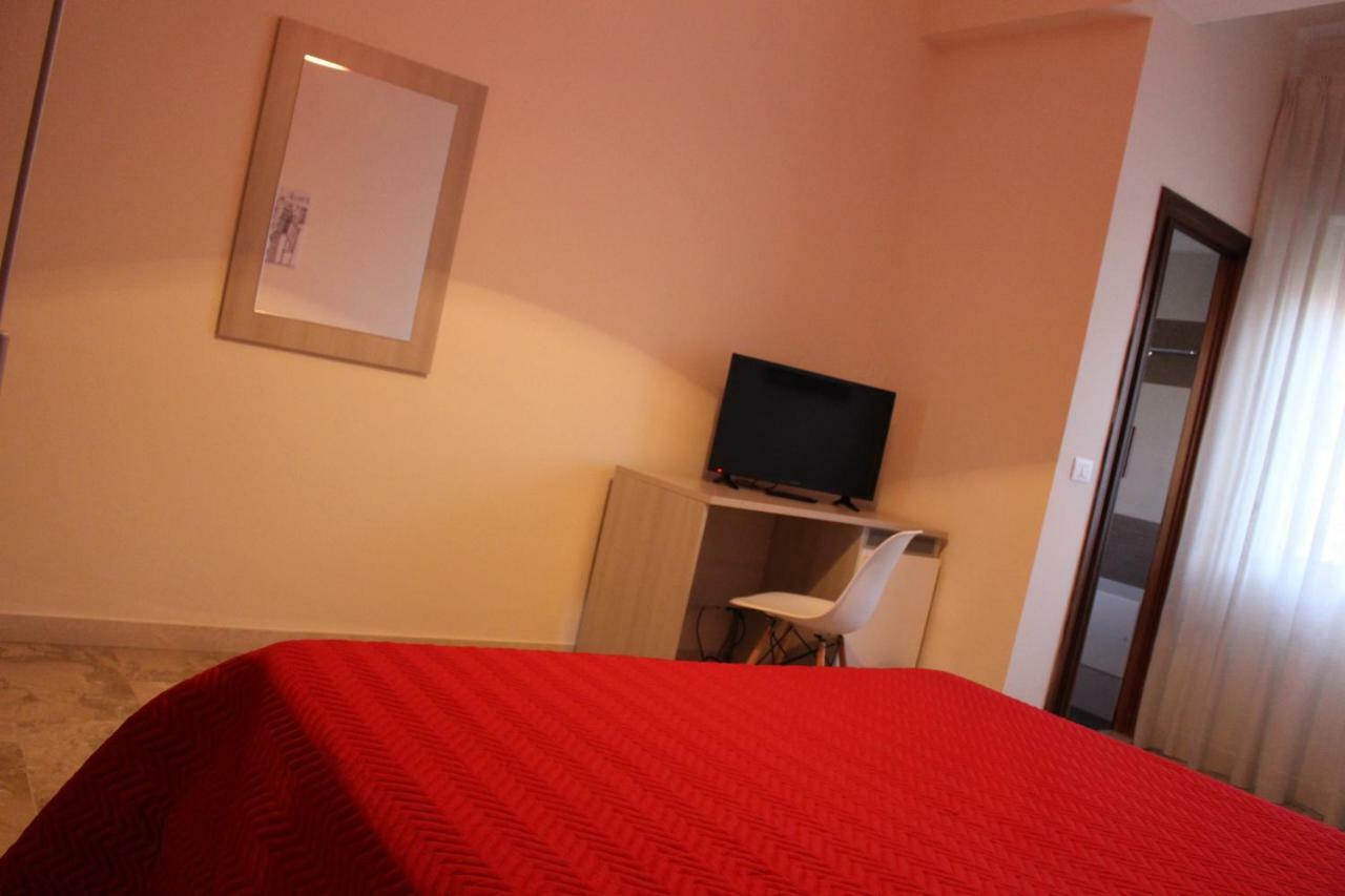 Sant'Adriana Apartment เรจโจ ดี คาลาเบีย ภายนอก รูปภาพ